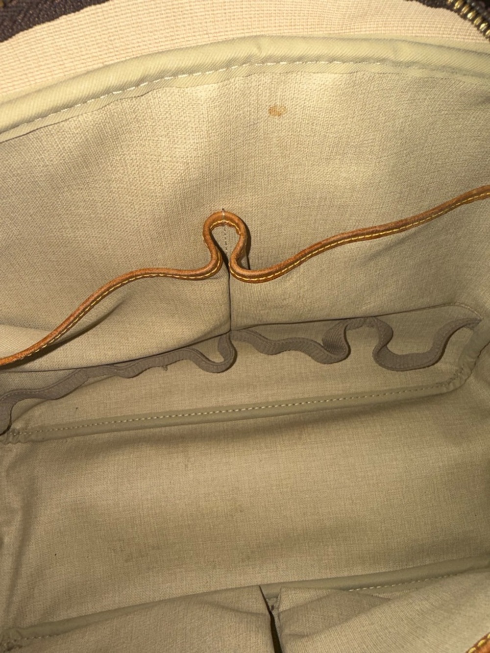 Louis Vuitton Deauville Monogram Canvas Vanity Bag - Picture 8 of 9